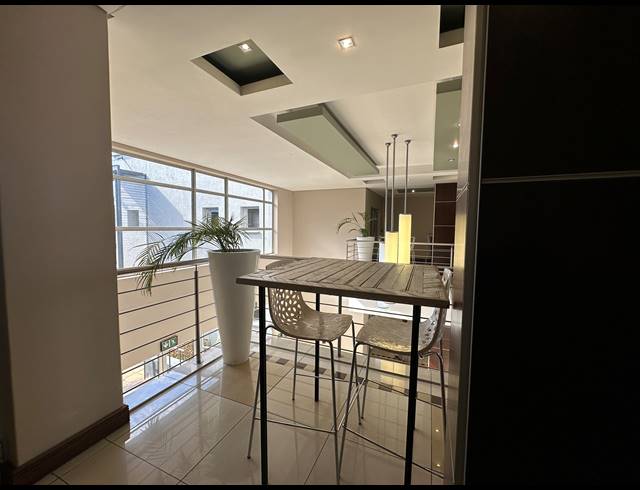 46M² CO-WORKING SPACE TO LET IN DIE HOEWES